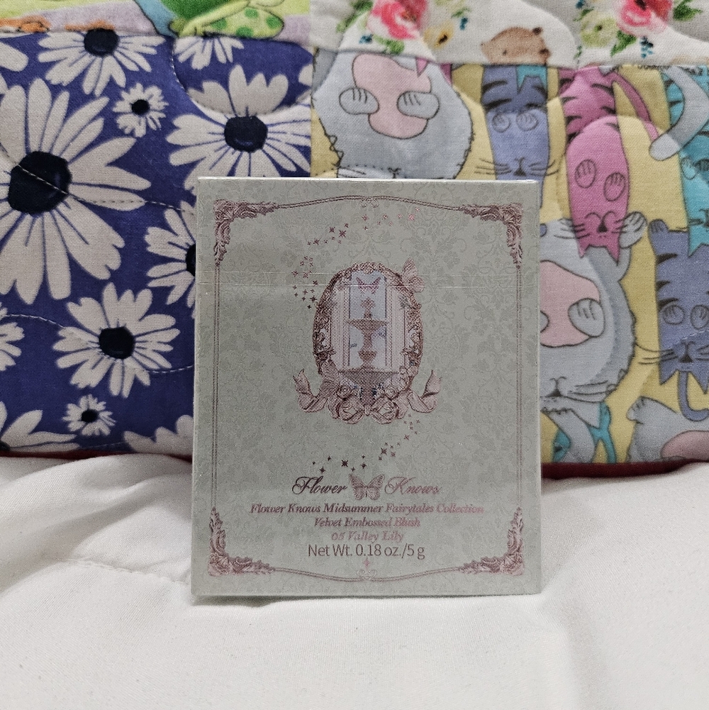 Flower Knows Midsummer Fairytales Velvet Embossed Blush (05 Valley Lily)